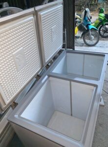 Tủ đông cũ Sanaky 365 lít VH-5699W1 được làm lanh từ dàn đồng nguyên chất giúp làm lạnh nhanh và ổn định