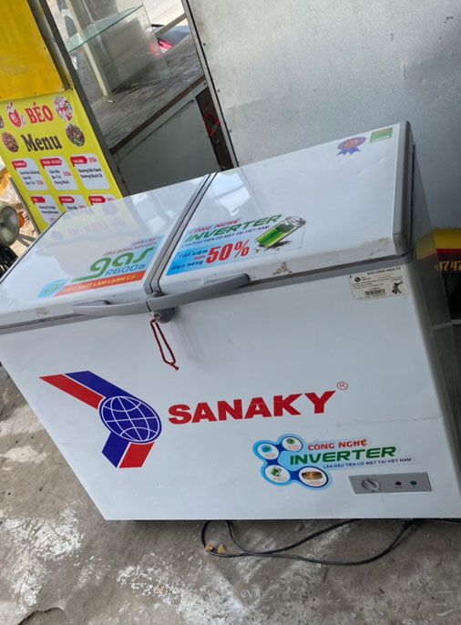 Tủ đông cũ Sanaky 280L VH-4099W1 thiết kế nhỏ gọn, phù hợp với gia đình hoặc kinh doanh nhỏ